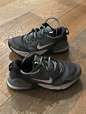 Nike Men’s Air Max Black and Gray Low-Top Athletic Sneakers